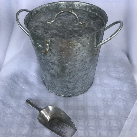 Small Vintage Ice Bucket with Scoop - Picture 5 of 5